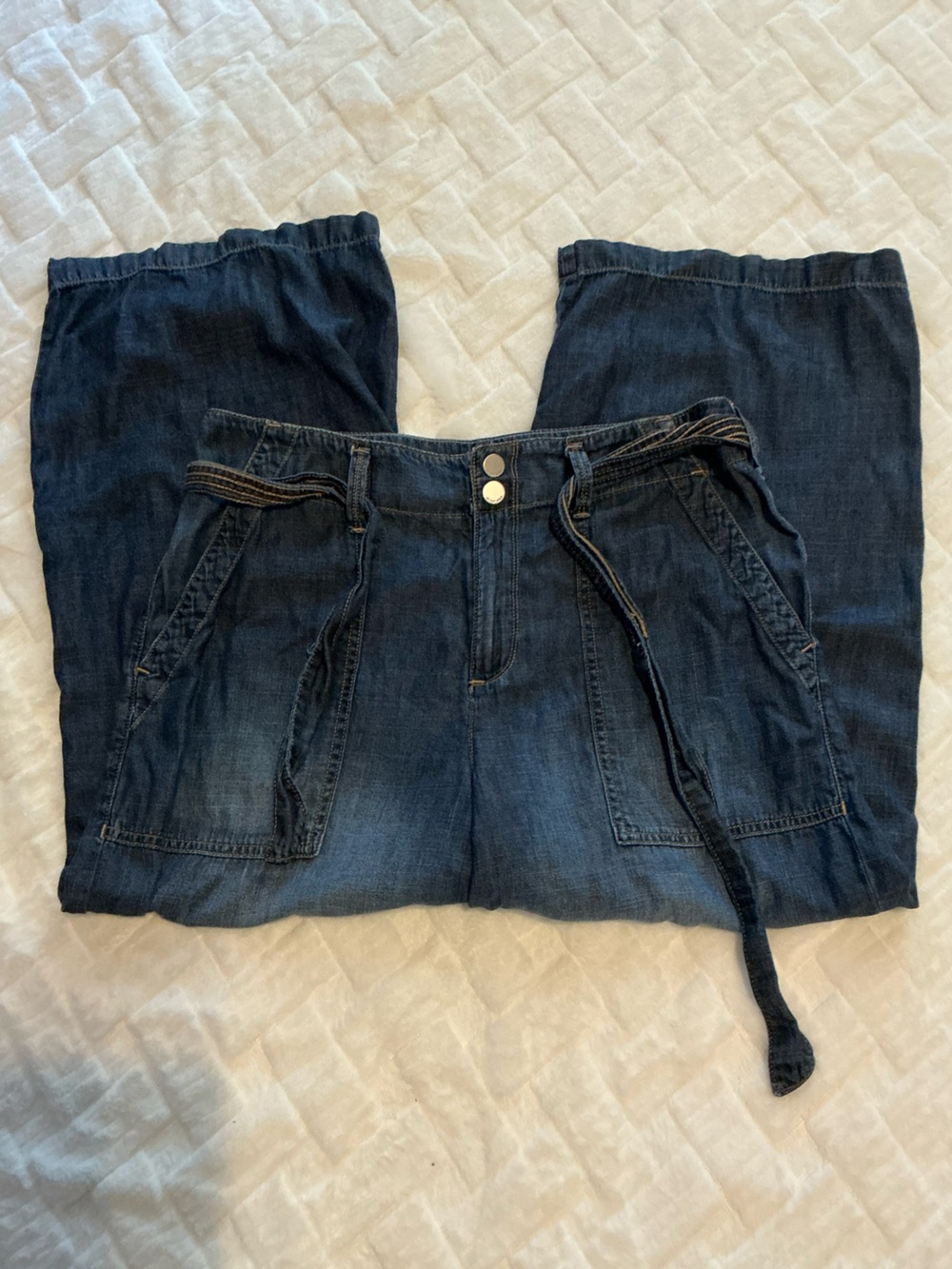 Seven7 Dark Blue Light Tencel Denim Cropped Wide Legged jeans with Gold Logo EUC - Picture 5 of 12